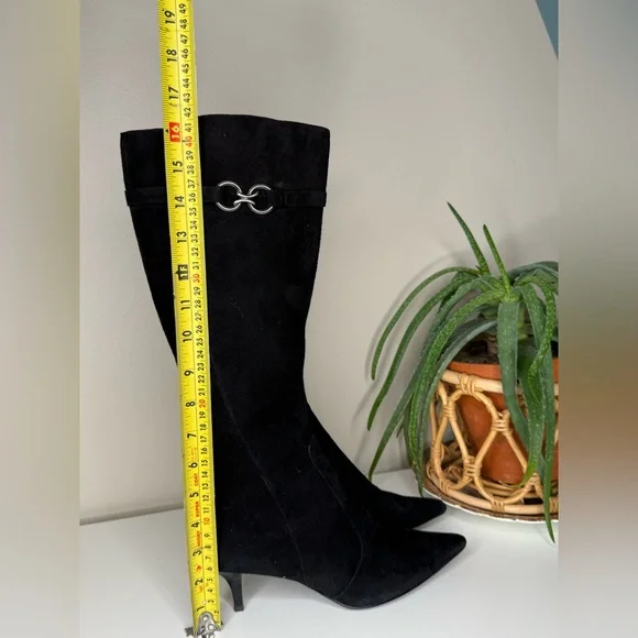 Bandolino Black Suede Knee High Boots Pointed Toe Kitten Heel Size 6.5 Classic - Picture 10 of 11